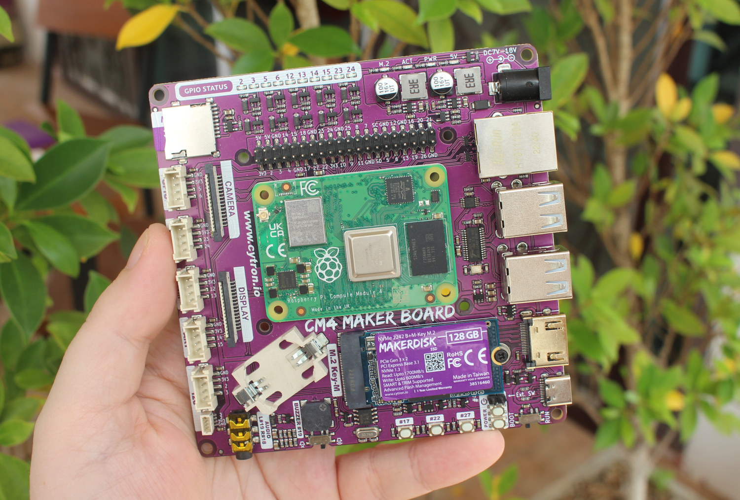 CM4 Maker Board review - Part 1: specifications, unboxing, and
