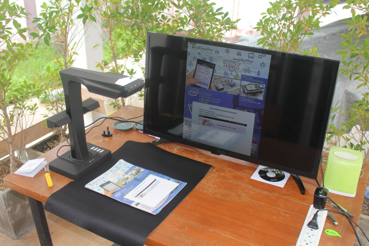 CZUR ET24 Pro book scanner review - Part 1: Specs, unboxing, and