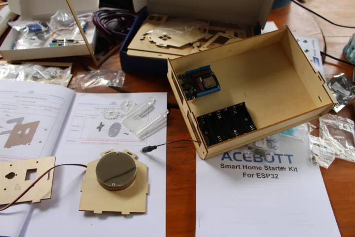 ACEBOTT Smart Home Starter Kit for ESP32 Assembly
