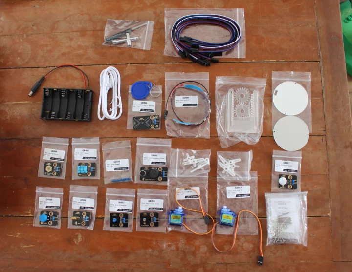 ESP32 Smart Home IoT Kit sensors accessories