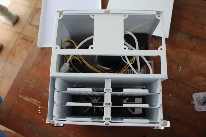 Auriga mini-ITX case with fans and SATA bays