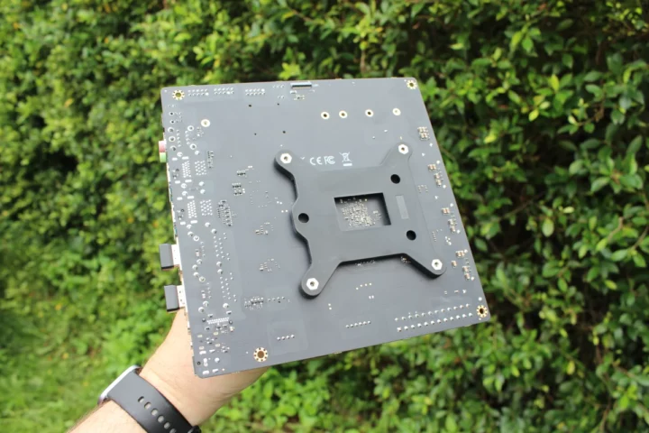 Mini ITX motherboard fixation plate