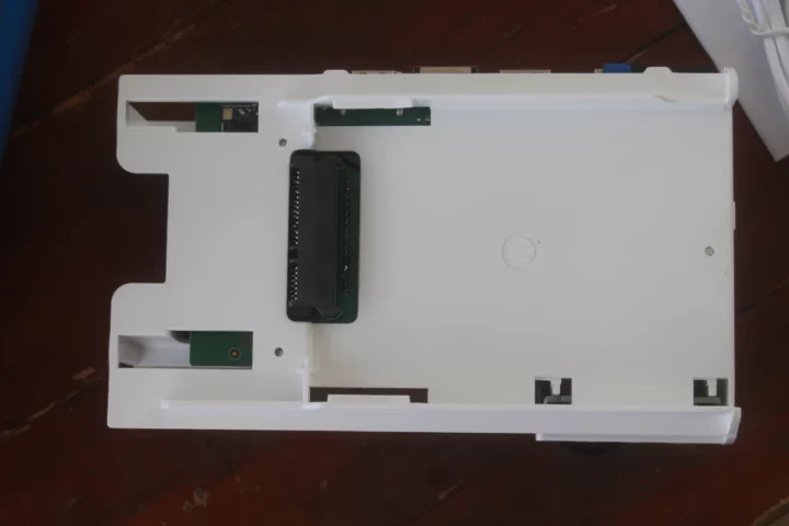 NVR teardown SATA bay