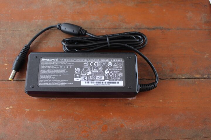 90W power adapter