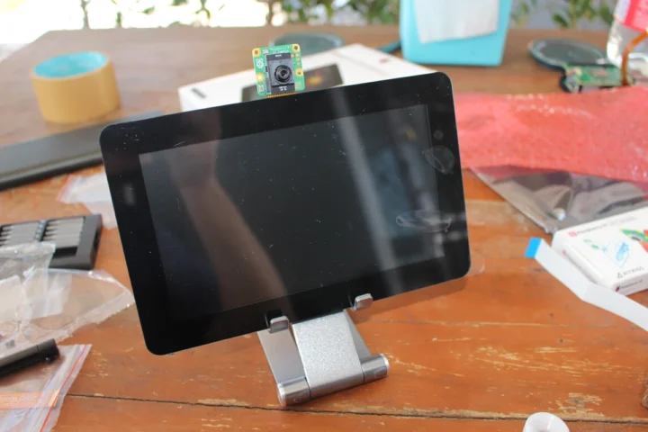 Raspberry Pi Touch Display 2 AI camera Phone Stand