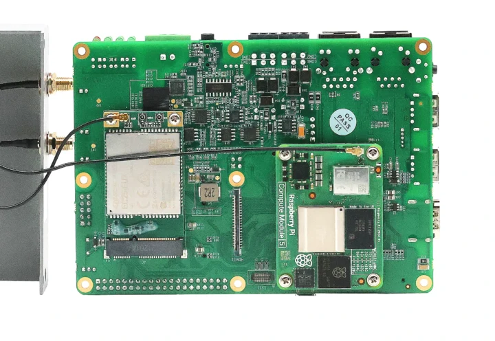 Raspberry Pi CM5 carrierboard 4G LTE module