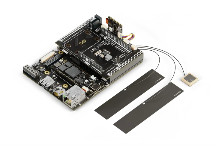 Arduino Portenta Proto Kit assembled antennas
